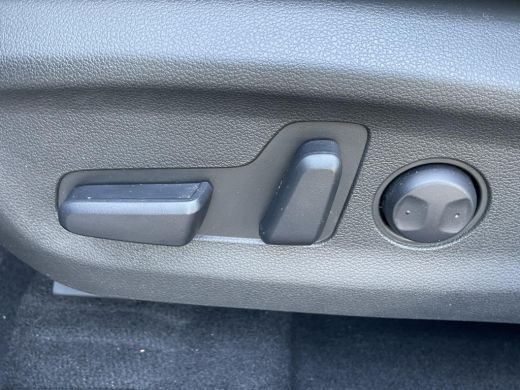 Hyundai Kona EV Premium 64 kWh | Achteruitrijcamera | Stoelverwarming | ActivLease financial lease