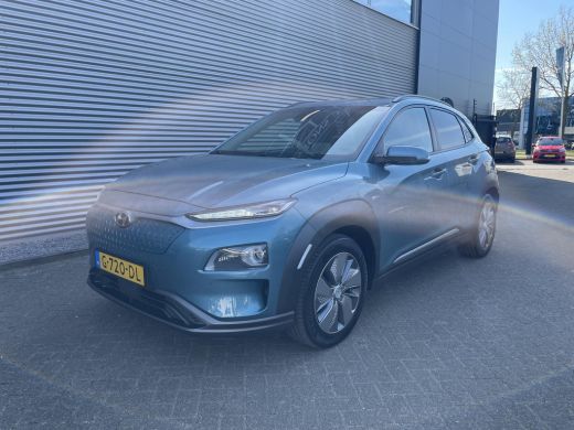 Hyundai Kona EV Premium 64 kWh | Achteruitrijcamera | Stoelverwarming | ActivLease financial lease