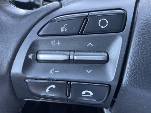 Hyundai Kona EV Premium 64 kWh | Achteruitrijcamera | Stoelverwarming | ActivLease financial lease