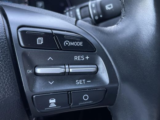 Hyundai Kona EV Premium 64 kWh | Achteruitrijcamera | Stoelverwarming | ActivLease financial lease