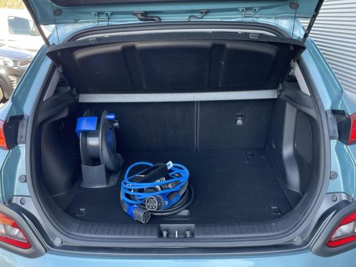 Hyundai Kona EV Premium 64 kWh | Achteruitrijcamera | Stoelverwarming | ActivLease financial lease