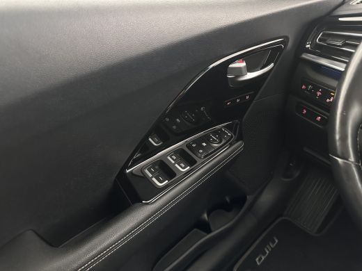 Kia e-Niro ExecutiveLine 64 kWh [ 3-Fase ] {SOH-100%} (INCL-BTW) Aut.*HEATPUMP | LEATHER | FULL-LED | NAVI-F... ActivLease financial lease