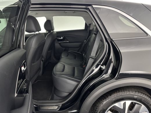 Kia e-Niro ExecutiveLine 64 kWh [ 3-Fase ] {SOH-100%} (INCL-BTW) Aut.*HEATPUMP | LEATHER | FULL-LED | NAVI-F... ActivLease financial lease