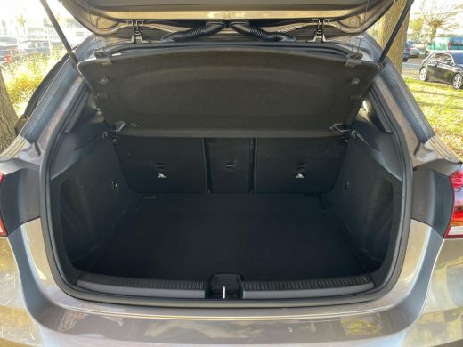 Mercedes-Benz A-Klasse 200 Business Solution AMG | Panoramadak | MBUX | ActivLease financial lease