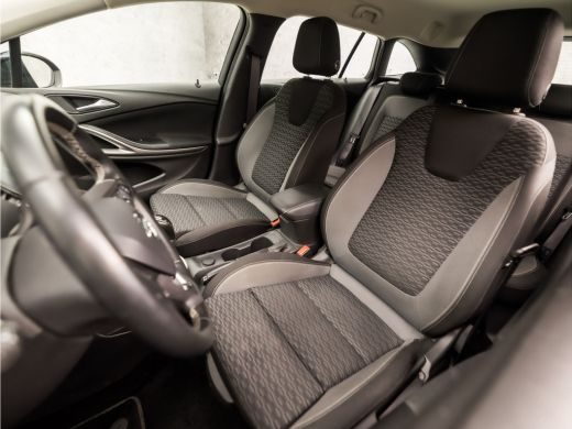 Opel Astra Sports Tourer 1.2 Sport (APPLE CARPLAY, NAVIGATIE, CLIMATE, CAMERA, SPORTSTOELEN, LM VELGEN, CRUI... ActivLease financial lease