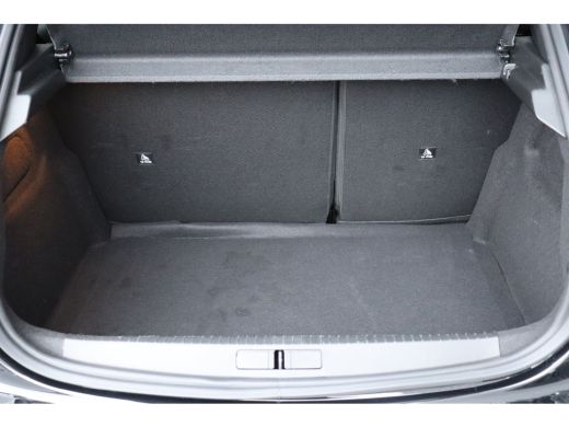 Peugeot 208 1.2 PURETECH 100PK ALLURE / NAVI / LEDER / CLIMA / PDC / 16" LMV / CAMERA / WINTERPAKKET / CRUISE... ActivLease financial lease