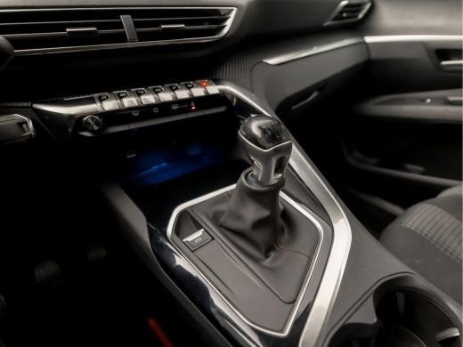 Peugeot 3008 1.2 PureTech Sport (APPLE CARPLAY, GROOT NAVI, 360 CAMERA, TREKHAAK, SPORTSTOELEN, GETINT GLAS, C... ActivLease financial lease