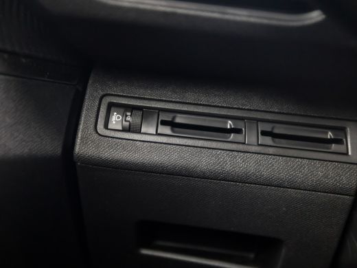 Peugeot 3008 1.2 PureTech Sport (APPLE CARPLAY, GROOT NAVI, 360 CAMERA, TREKHAAK, SPORTSTOELEN, GETINT GLAS, C... ActivLease financial lease