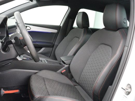 Seat Leon 1.5 eTSI FR Intens | Carplay | Adaptive cruise | Sfeerverlichting | Navigatie | Parkeerhulp | Dod... ActivLease financial lease