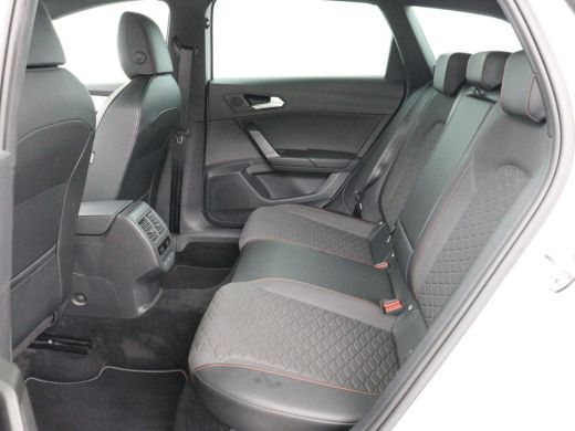 Seat Leon 1.5 eTSI FR Intens | Carplay | Adaptive cruise | Sfeerverlichting | Navigatie | Parkeerhulp | Dod... ActivLease financial lease