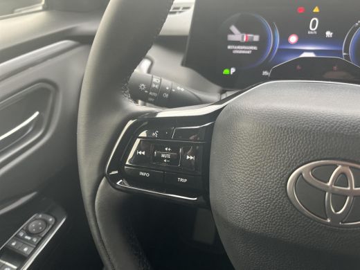 Toyota Urban Cruiser Dynamic 61 kWh ActivLease financial lease