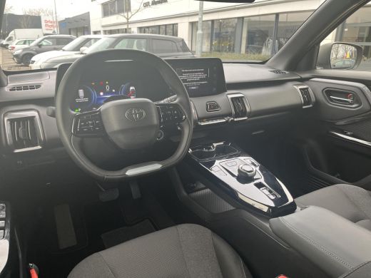 Toyota Urban Cruiser Dynamic 61 kWh ActivLease financial lease