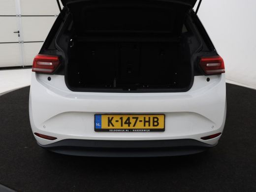 Volkswagen ID.3 First Plus 58 kWh | SOH 90% | Stoel & stuurverwarming | Camera | Adaptive cruise | Sfeerverlichti... ActivLease financial lease