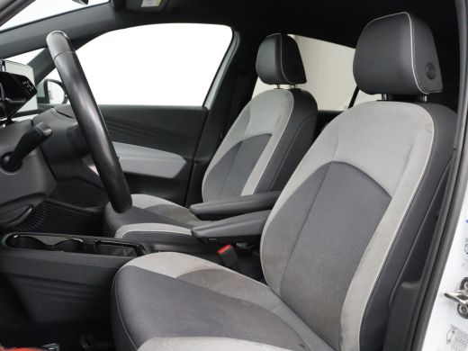 Volkswagen ID.3 First Plus 58 kWh | SOH 90% | Stoel & stuurverwarming | Camera | Adaptive cruise | Sfeerverlichti... ActivLease financial lease