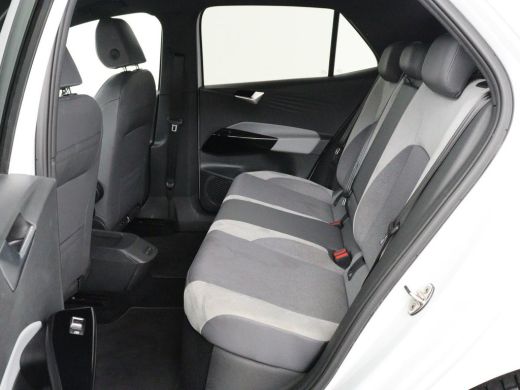 Volkswagen ID.3 First Plus 58 kWh | SOH 90% | Stoel & stuurverwarming | Camera | Adaptive cruise | Sfeerverlichti... ActivLease financial lease