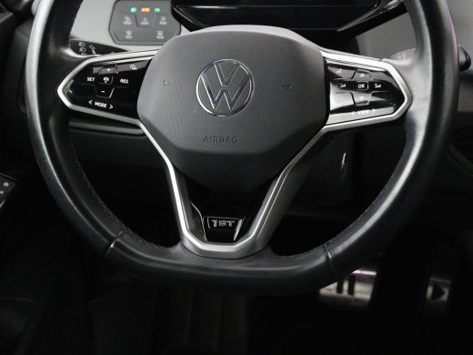 Volkswagen ID.3 First Plus 58 kWh | SOH 90% | Stoel & stuurverwarming | Camera | Adaptive cruise | Sfeerverlichti... ActivLease financial lease
