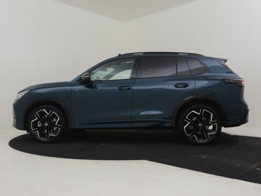 Volkswagen Tiguan 1.5 eHybrid R-Line Edition 272Pk DSG/AUTO | 360 Camera | Elektrich Schuif Kanteldak | Head up dis... ActivLease financial lease