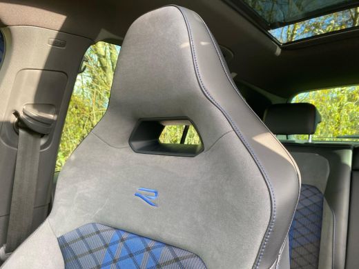 Volkswagen Tiguan R 2.0 TSI 4Motion | 320PK | DAB | Camera | Info Bas: 0492-588982 nieuwprijs &euro; 95000 ActivLease financial lease