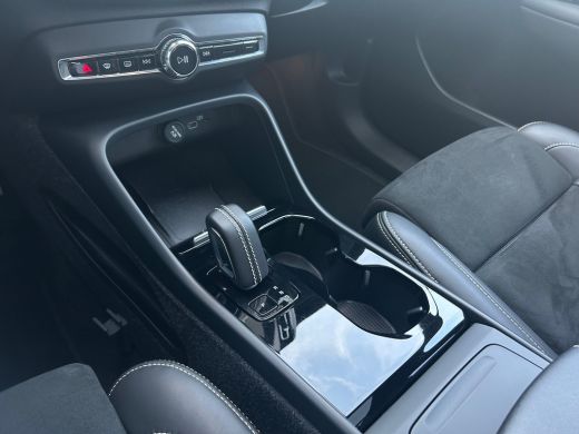 Volvo  XC40 Recharge Twin Pro | Pano | Memory | BLIS | Pilot Assist | Warmtepomp | 360 camera | Harman/Kardon | ActivLease financial lease