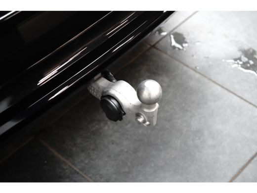 Volvo  XC60 2.0 T6 Plug-in hybrid AWD Plus Black Edition | Trekhaak | Luchtvering | Stoel  + Stuur verwarming... ActivLease financial lease