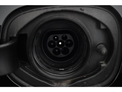 Volvo  XC60 2.0 T6 Plug-in hybrid AWD Plus Black Edition | Trekhaak | Luchtvering | Stoel  + Stuur verwarming... ActivLease financial lease