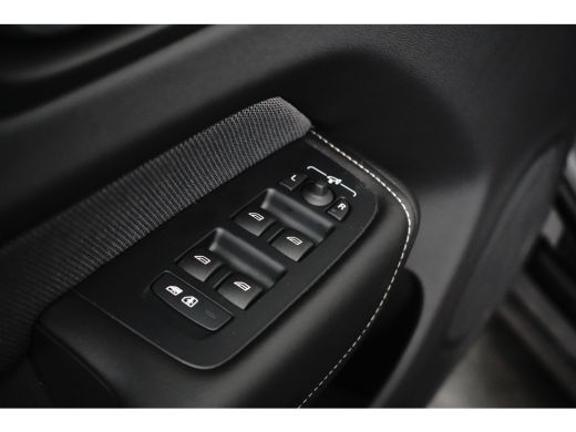 Volvo  XC60 2.0 T6 Plug-in hybrid AWD Plus Black Edition | Trekhaak | Luchtvering | Stoel  + Stuur verwarming... ActivLease financial lease