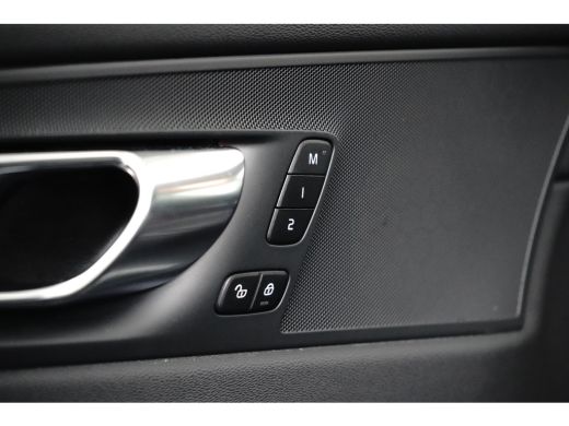 Volvo  XC60 2.0 T6 Plug-in hybrid AWD Plus Black Edition | Trekhaak | Luchtvering | Stoel  + Stuur verwarming... ActivLease financial lease