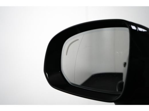 Volvo  XC60 2.0 T6 Plug-in hybrid AWD Plus Black Edition | Trekhaak | Luchtvering | Stoel  + Stuur verwarming... ActivLease financial lease