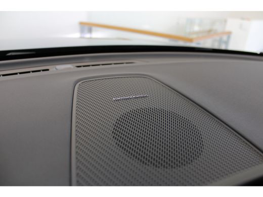 Volvo  XC60 T6 350PK AWD Plus Bright | Trekhaak | 360&deg; | Privacy glas | Harman Kardon | Power Seats ActivLease financial lease