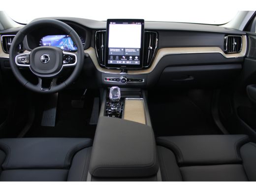 Volvo  XC60 T6 350PK AWD Plus Bright | Trekhaak | 360&deg; | Privacy glas | Harman Kardon | Power Seats ActivLease financial lease