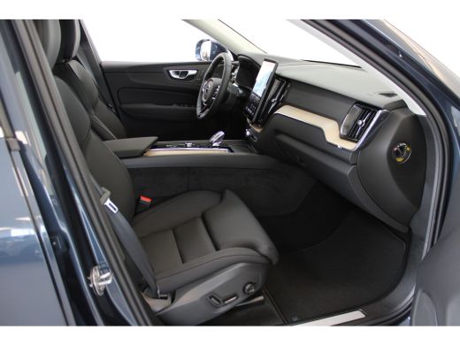 Volvo  XC60 T6 350PK AWD Plus Bright | Trekhaak | 360&deg; | Privacy glas | Harman Kardon | Power Seats ActivLease financial lease