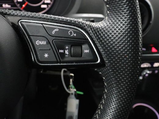 Audi A3 35 TFSI Advance Sport | Panoramadak | S-Line | Stoelverwarming | Half leder | Carplay | Virtual C... ActivLease financial lease