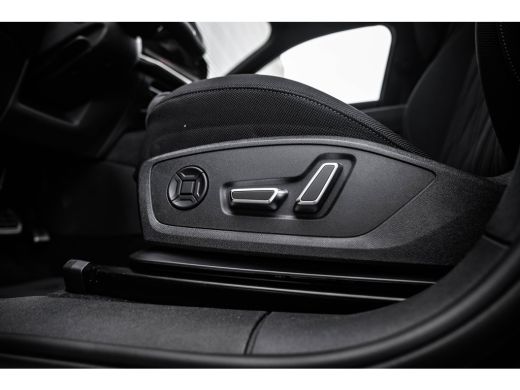Audi Q3 S edition | Adaptive cruise control | Audi sound system | Cruise control ActivLease financial lease