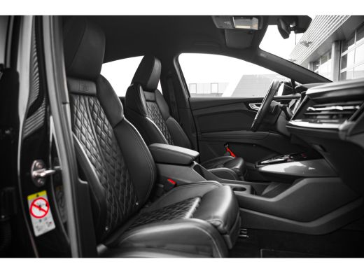 Audi Q4 Sportback e-tron 40 Launch edition S Competition 77 kWh | Lederen bekleding | Sonos | HUD | 21" | ActivLease financial lease