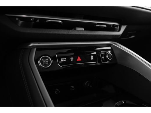 Audi Q5 S edition competition | Audi virtual cockpit | Hemelbekleding in zwart | Navigatie plus ActivLease financial lease