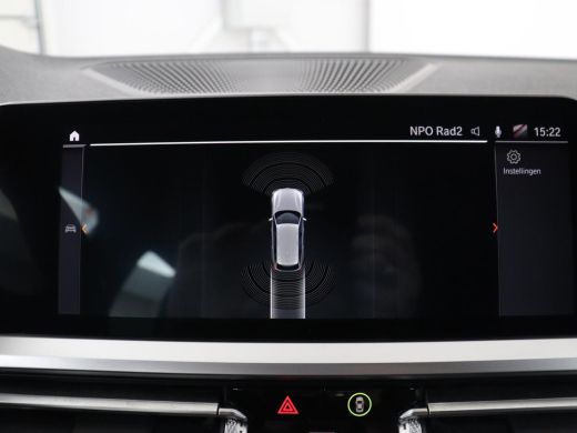 BMW 3 Serie 318i M Sport | Panoramadak | Stoelverwarming | Leder/Alcantara | Carplay | Live Cockpit | Sportst... ActivLease financial lease