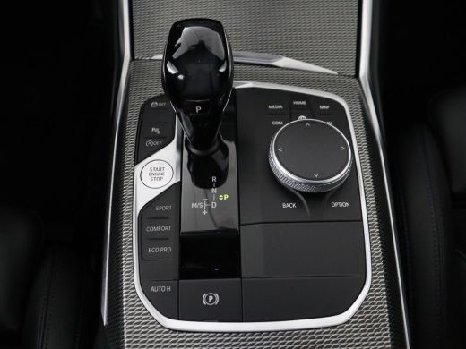 BMW 3 Serie 318i M Sport | Panoramadak | Stoelverwarming | Leder/Alcantara | Carplay | Live Cockpit | Sportst... ActivLease financial lease