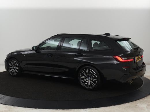 BMW 3 Serie 318i M Sport | Panoramadak | Stoelverwarming | Leder/Alcantara | Carplay | Live Cockpit | Sportst... ActivLease financial lease