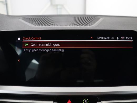 BMW 3 Serie 318i M Sport | Panoramadak | Stoelverwarming | Leder/Alcantara | Carplay | Live Cockpit | Sportst... ActivLease financial lease