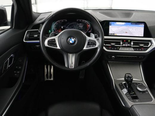 BMW 3 Serie 318i M Sport | Panoramadak | Stoelverwarming | Leder/Alcantara | Carplay | Live Cockpit | Sportst... ActivLease financial lease