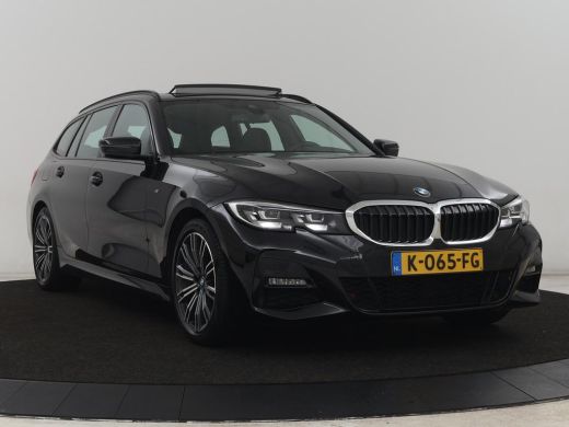 BMW 3 Serie 318i M Sport | Panoramadak | Stoelverwarming | Leder/Alcantara | Carplay | Live Cockpit | Sportst... ActivLease financial lease