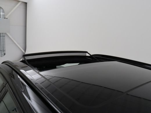 BMW 3 Serie 318i M Sport | Panoramadak | Stoelverwarming | Leder/Alcantara | Carplay | Live Cockpit | Sportst... ActivLease financial lease