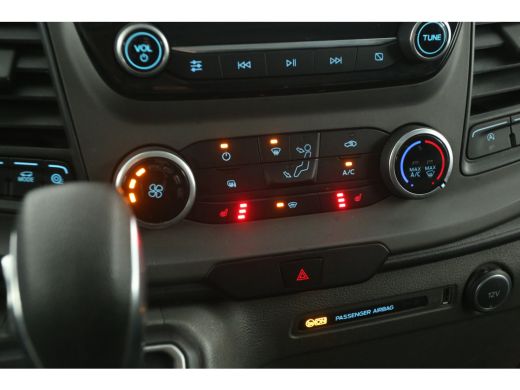Ford Transit Custom 2.0 TDCI L1H1 | Aut. | Airco | Cruise | Camera | 3 Zits | Trekhaak | Carplay | Stoelverw. | Navi ActivLease financial lease