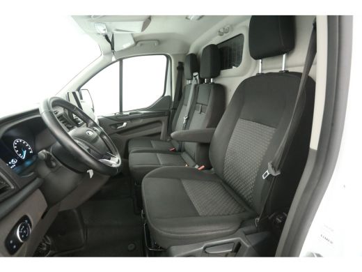Ford Transit Custom 2.0 TDCI L1H1 | Aut. | Airco | Cruise | Camera | 3 Zits | Trekhaak | Carplay | Stoelverw. | Navi ActivLease financial lease