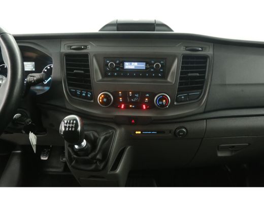 Ford Transit Custom 2.0 TDCI L2H1 | 2800kg Trekgew. | Trekhaak | Airco | Cruise | 3 Zits | 2xSchuifdeur | Parkeersens... ActivLease financial lease