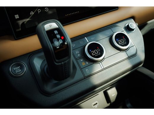 Land Rover Defender 110 P400e X-Dynamic HSE | 22 Inch | Pano | El. trekhaak | Black Pack | Cold Climate | Fabr garant... ActivLease financial lease