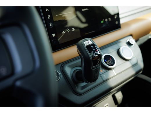 Land Rover Defender 110 P400e X-Dynamic HSE | 22 Inch | Pano | El. trekhaak | Black Pack | Cold Climate | Fabr garant... ActivLease financial lease