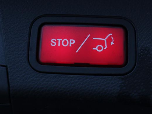 Mercedes-Benz C-Klasse 300e AMG Limited | Panoramadak | 360 Camera | Stoelverwarming | Trekhaak | Carplay | Leder/Alcant... ActivLease financial lease