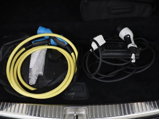 Mercedes-Benz C-Klasse 300e AMG Limited | Panoramadak | 360 Camera | Stoelverwarming | Trekhaak | Carplay | Leder/Alcant... ActivLease financial lease