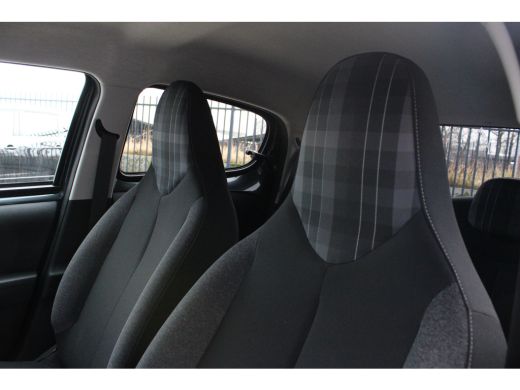 Peugeot 108 1.0 e-VTi Allure | Navi by app | Camera | Climate control | Apple carplay | Lichtmetaal | LED | M... ActivLease financial lease